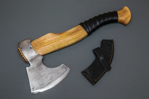 Топор "Лесник" №3 кован. ст. 9ХС, рукоять из ценных пород дерева