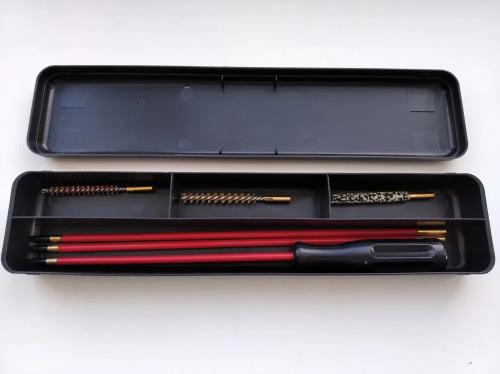 НАБОР ДЛЯ ЧИСТКИ ОРУЖИЯ BAIEX 5,6 калибр (метал. шомпол, 3 ерша, пласт. футляр)