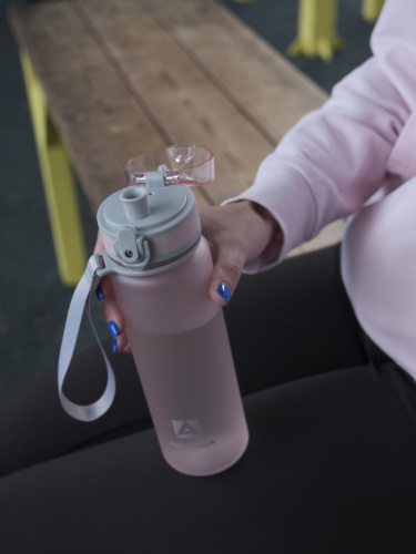 Бутылка тритановая 720-500 розовая матовая, с ситечком