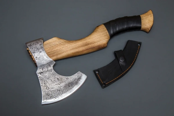 Топор "Лесник" №7 кован. ст. 9ХС, рукоять из ценных пород дерева