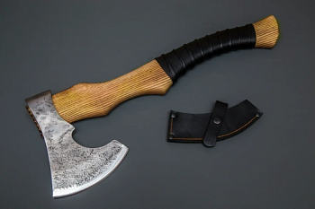 Топор "Лесник" №4 кован. ст. 9ХС, рукоять из ценных пород дерева