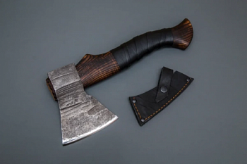 Топор "Лесник" №9 кован. ст. 95х18, рукоять из ценных пород дерева