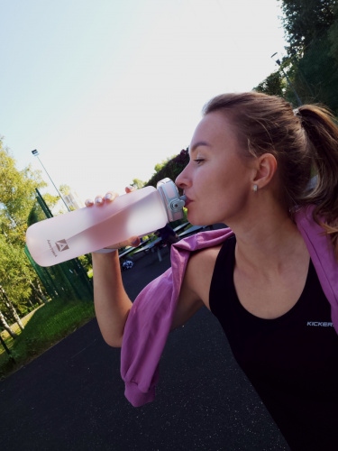 Бутылка тритановая 720-1000 розовая матовая, с ситечком