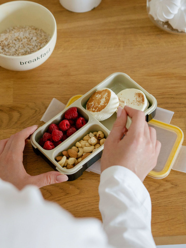 Ланчбокс  "Арктика" 034-420, черный/желтый